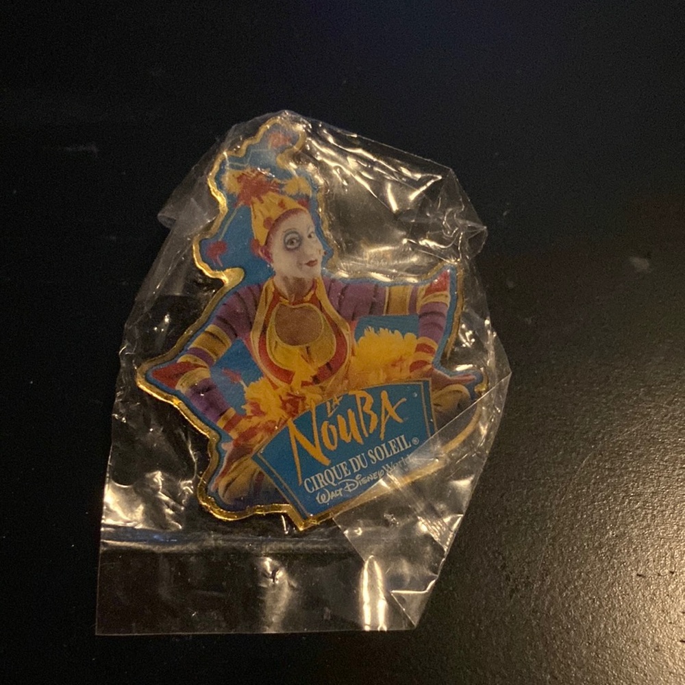 Cirque du Soleil- La Nouba pin